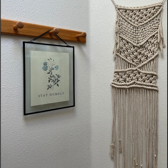 Stay humble hanging glass print - Picture 4 of 4